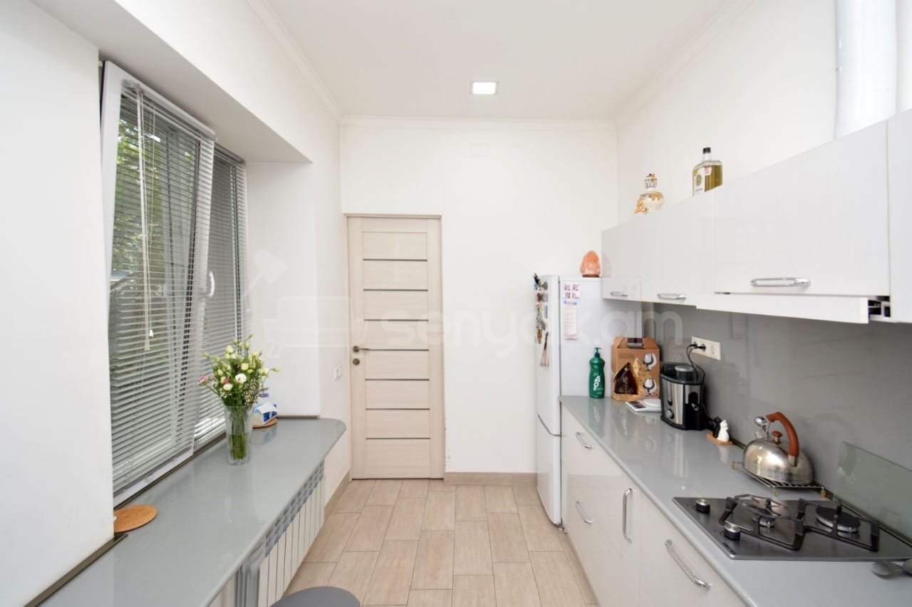 2 Սենյականոց Բնակարան Քարե Շենքում, 52քմ, 2/3 հարկ, Կապիտալ Վերանորոգված