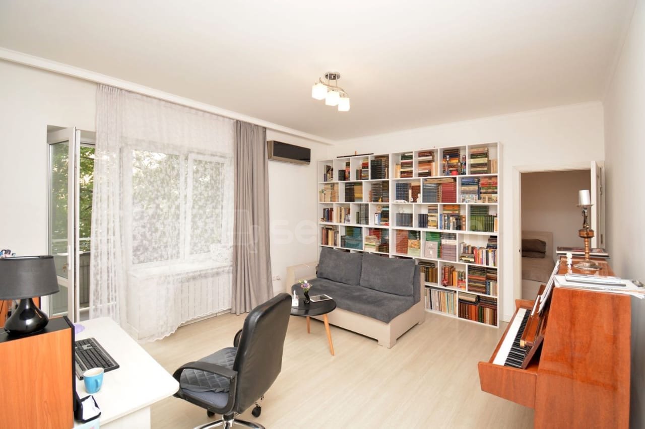 2 Սենյականոց Բնակարան Քարե Շենքում, 52քմ, 2/3 հարկ, Կապիտալ Վերանորոգված