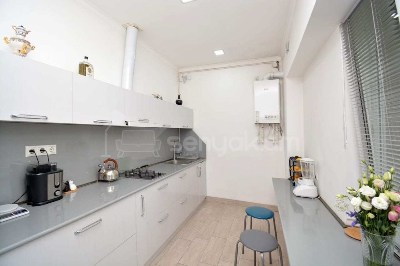 2 Սենյականոց Բնակարան Քարե Շենքում, 52քմ, 2/3 հարկ, Կապիտալ Վերանորոգված