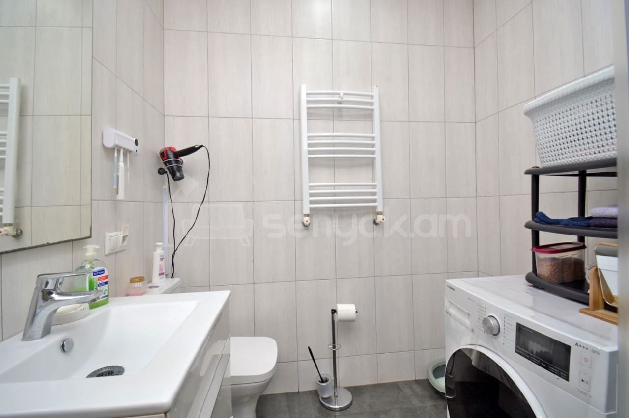 2 Սենյականոց Բնակարան Քարե Շենքում, 52քմ, 2/3 հարկ, Կապիտալ Վերանորոգված