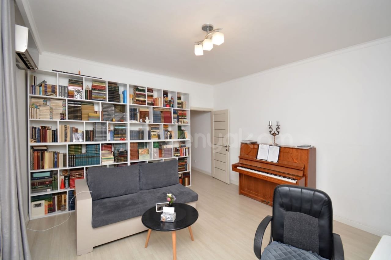 2 Սենյականոց Բնակարան Քարե Շենքում, 52քմ, 2/3 հարկ, Կապիտալ Վերանորոգված