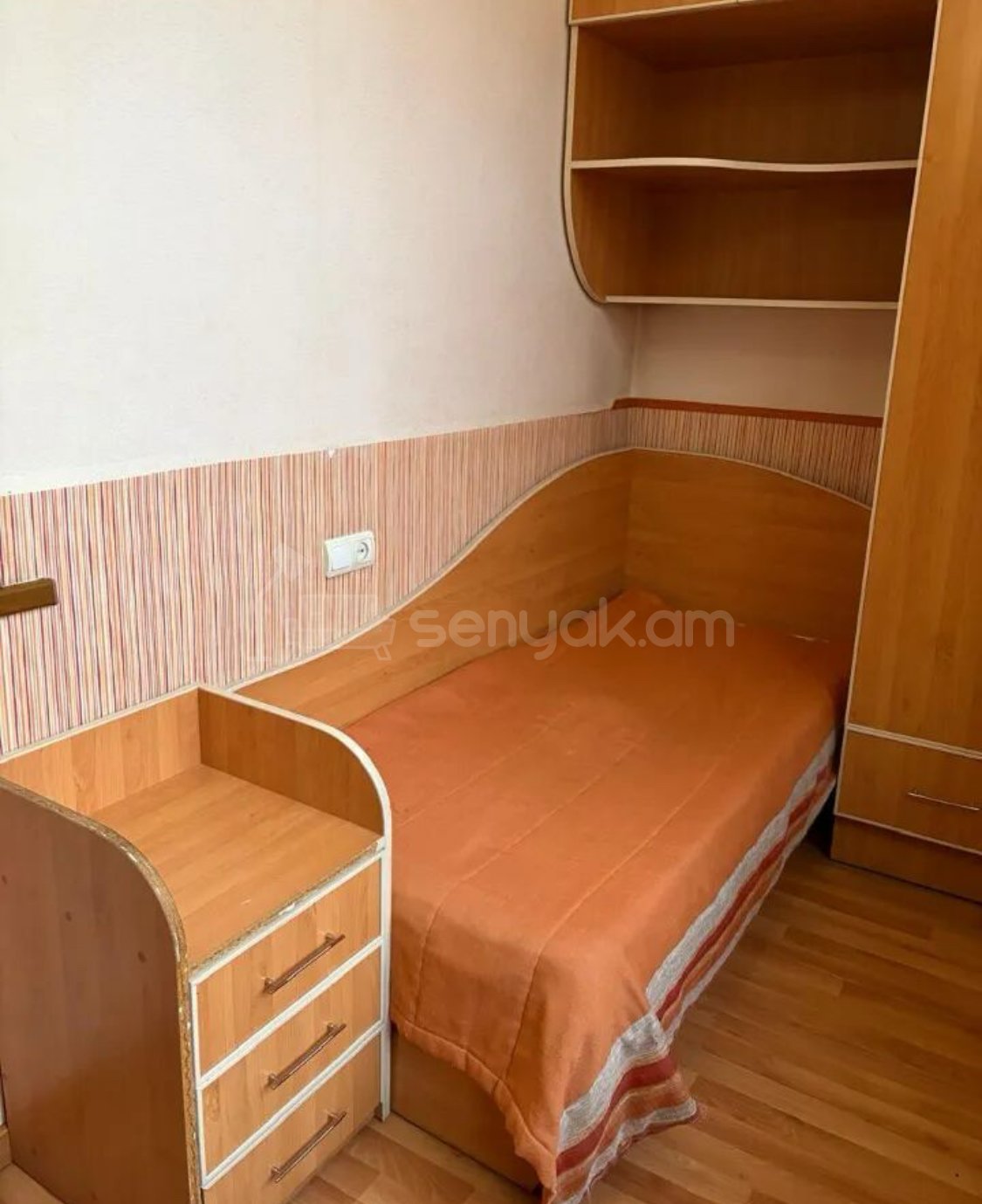 3 Սենյականոց Բնակարան Քարե Շենքում, 65քմ, 2/5 հարկ, Նորմալ Վիճակում, Կահավորված