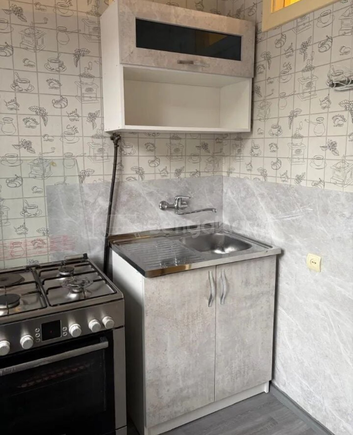 3 Սենյականոց Բնակարան Քարե Շենքում, 65քմ, 2/5 հարկ, Նորմալ Վիճակում, Կահավորված