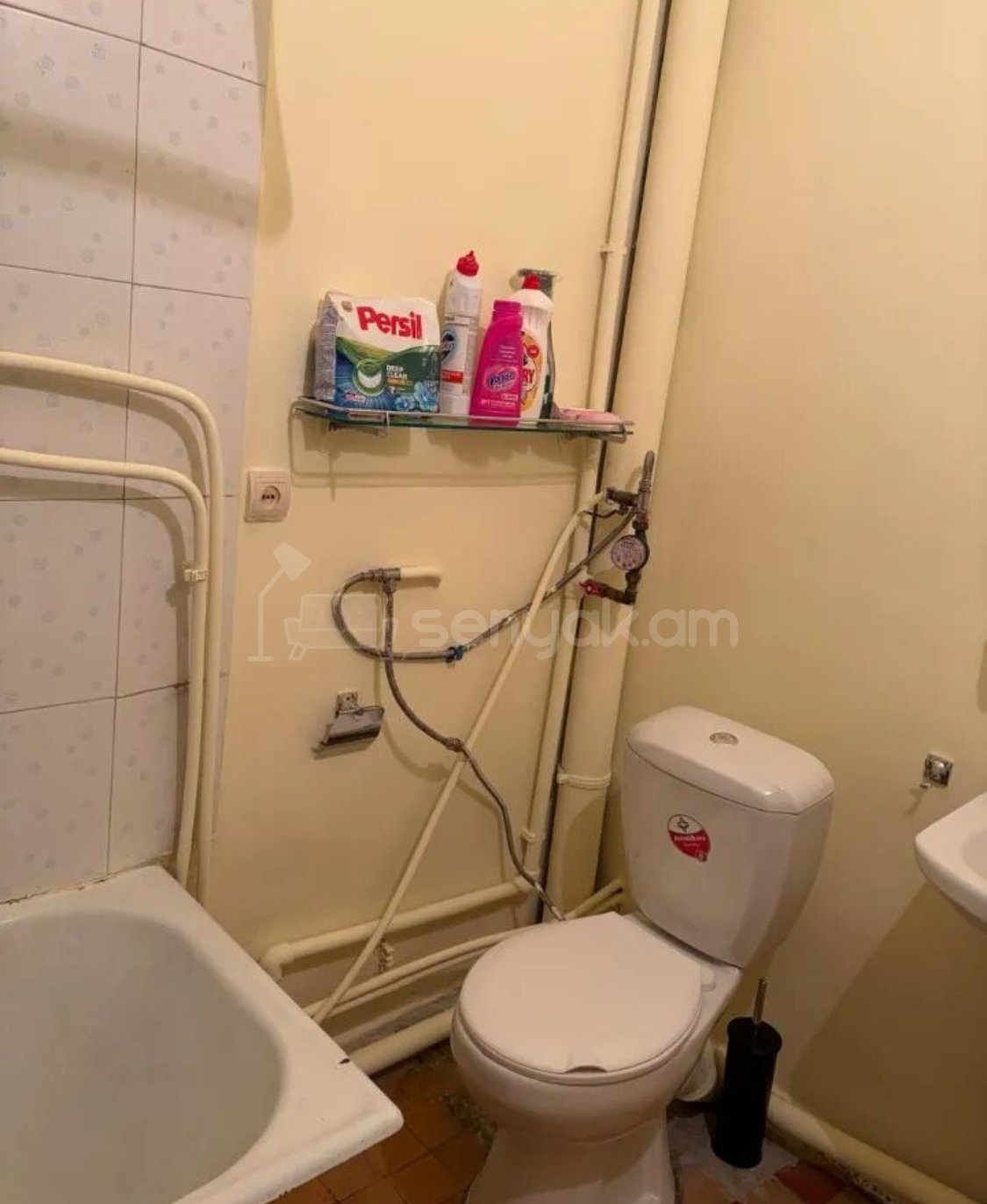 3 Սենյականոց Բնակարան Քարե Շենքում, 65քմ, 2/5 հարկ, Նորմալ Վիճակում, Կահավորված