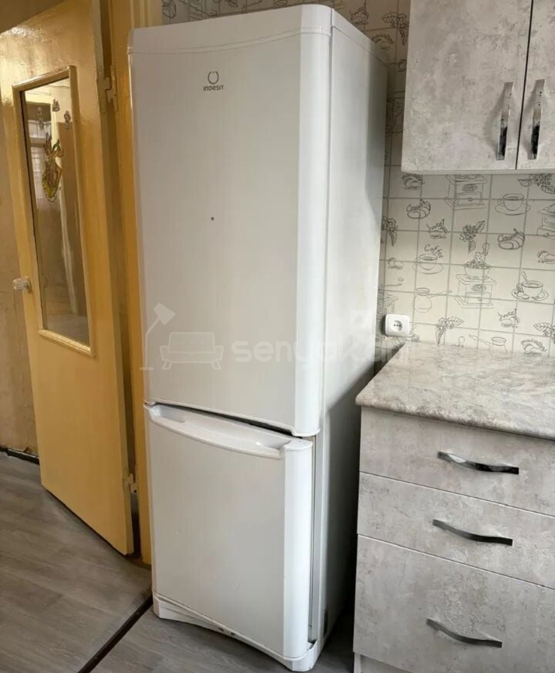 3 Սենյականոց Բնակարան Քարե Շենքում, 65քմ, 2/5 հարկ, Նորմալ Վիճակում, Կահավորված