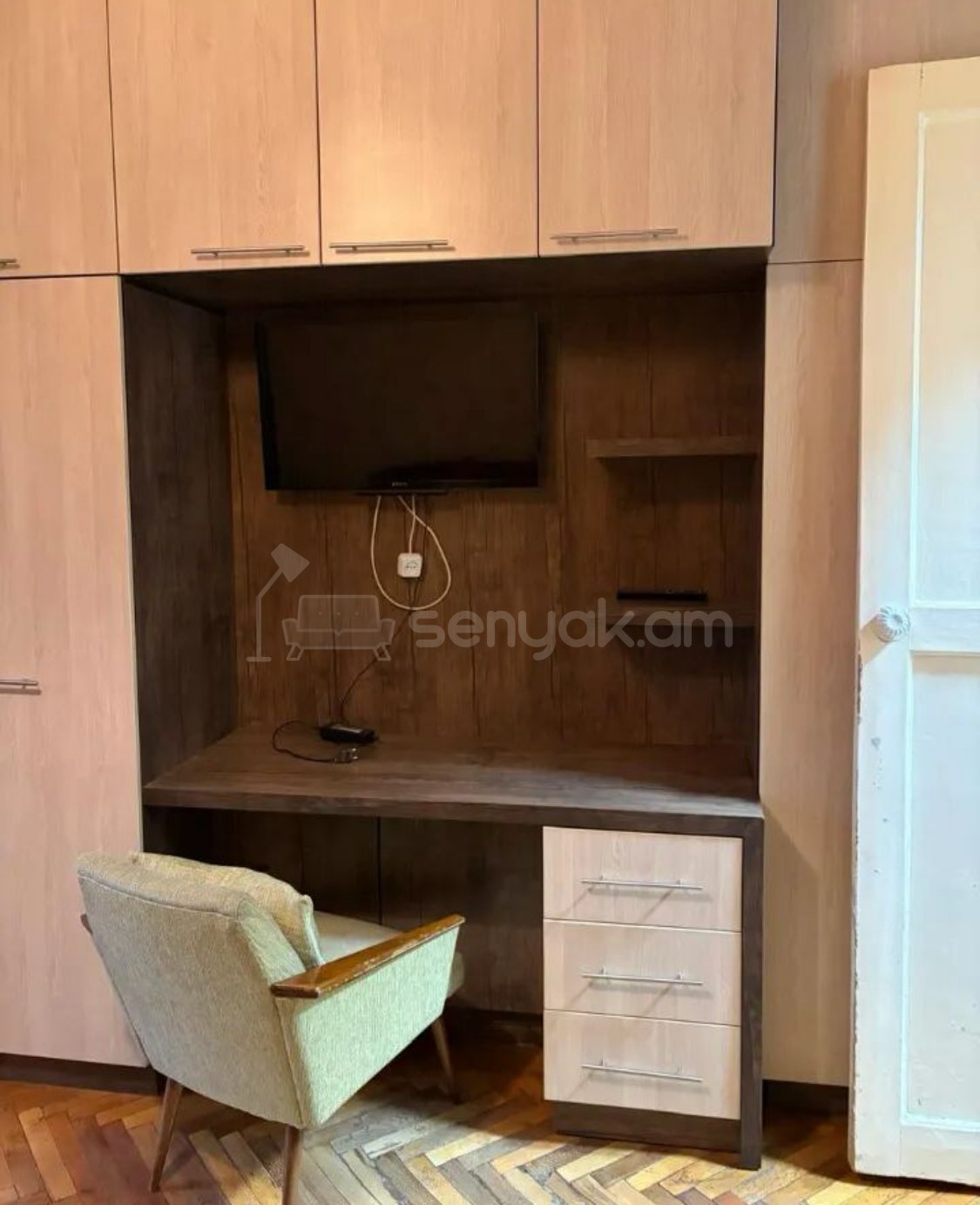 3 Սենյականոց Բնակարան Քարե Շենքում, 65քմ, 2/5 հարկ, Նորմալ Վիճակում, Կահավորված