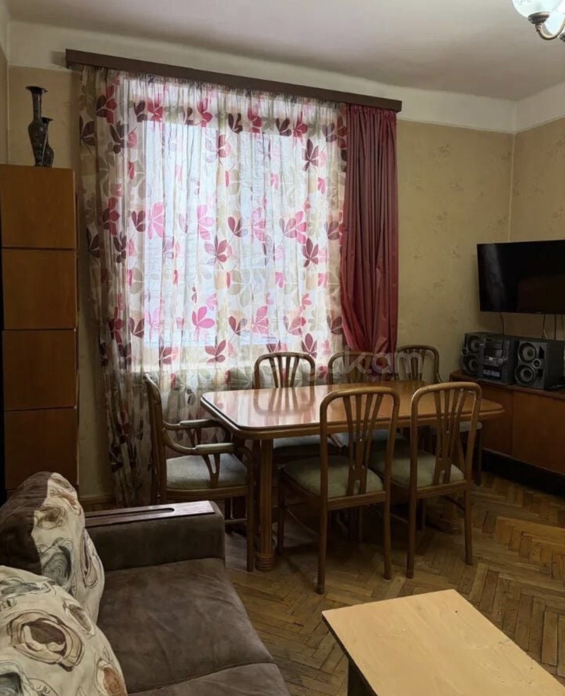 3 Սենյականոց Բնակարան Քարե Շենքում, 65քմ, 2/5 հարկ, Նորմալ Վիճակում, Կահավորված