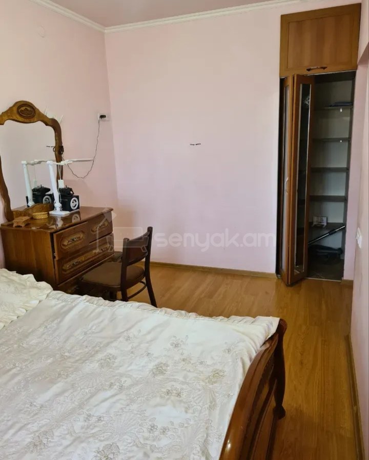 3 Սենյականոց Բնակարան Քարե Շենքում, 80քմ, 5/5 հարկ, Դիզայներական Վերանորոգված, Կահավորված