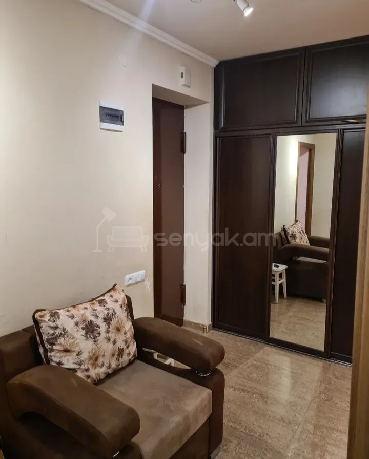 3 Սենյականոց Բնակարան Քարե Շենքում, 80քմ, 5/5 հարկ, Դիզայներական Վերանորոգված, Կահավորված