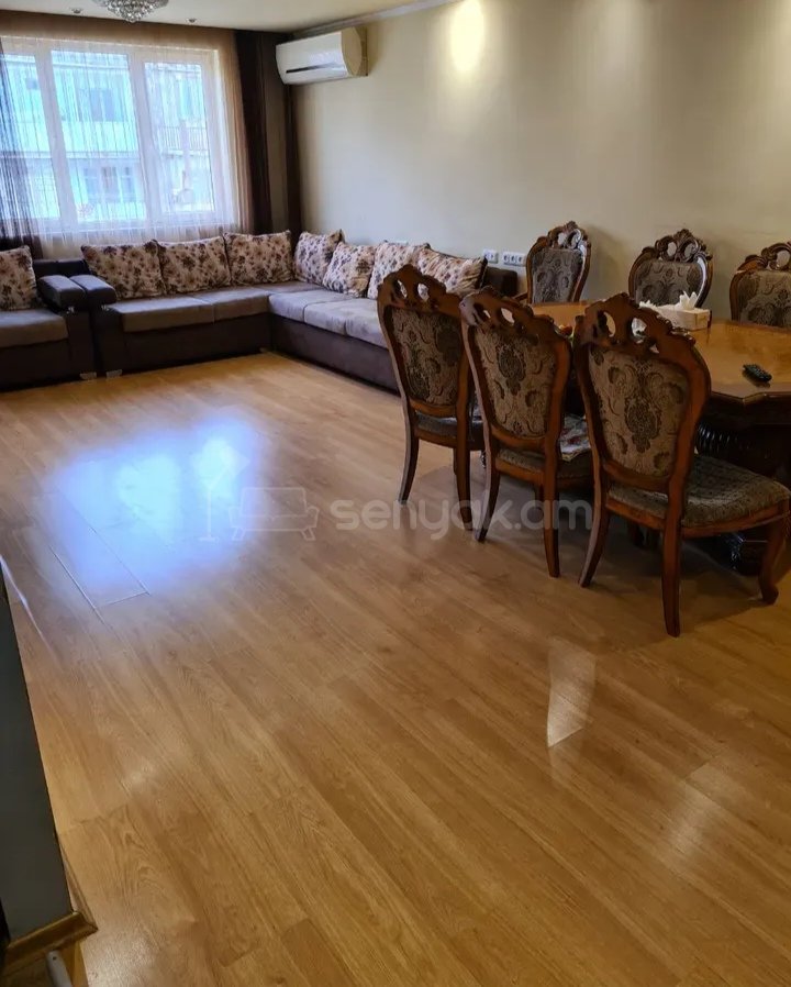 3 Սենյականոց Բնակարան Քարե Շենքում, 80քմ, 5/5 հարկ, Դիզայներական Վերանորոգված, Կահավորված