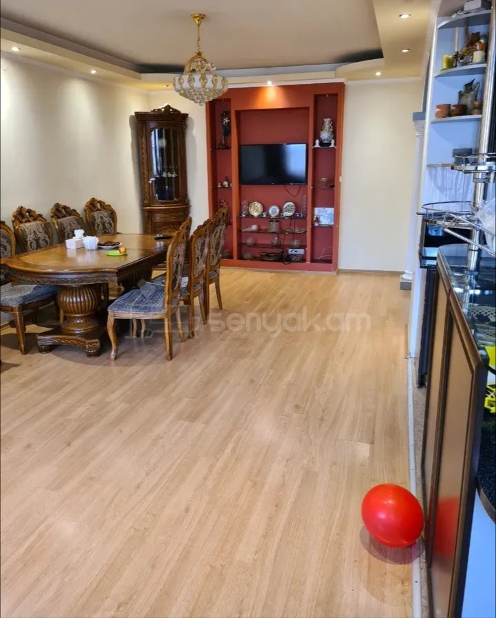 3 Սենյականոց Բնակարան Քարե Շենքում, 80քմ, 5/5 հարկ, Դիզայներական Վերանորոգված, Կահավորված