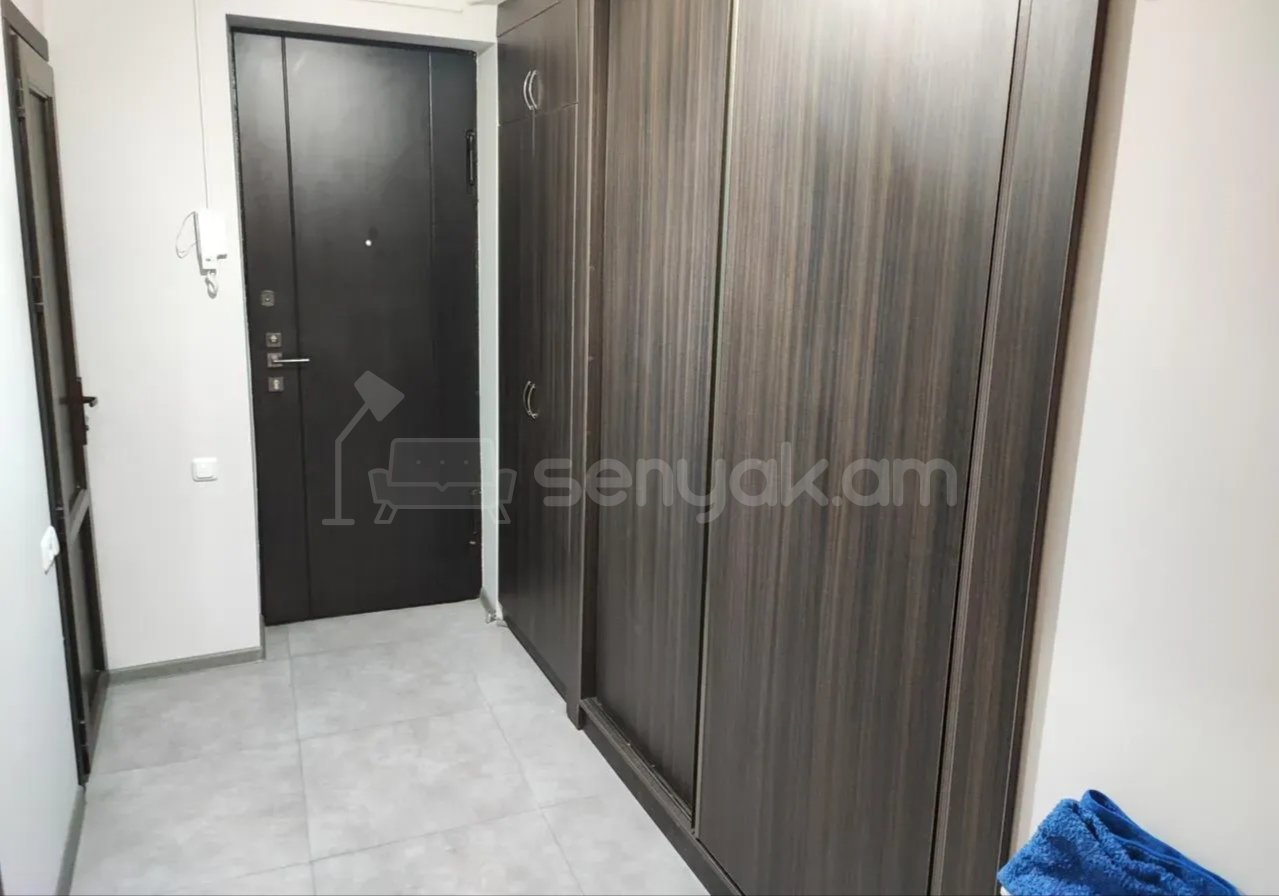 2 Սենյականոց Բնակարան Քարե Շենքում, 50քմ, 3/5 հարկ, Նորմալ Վիճակում, Կահավորված