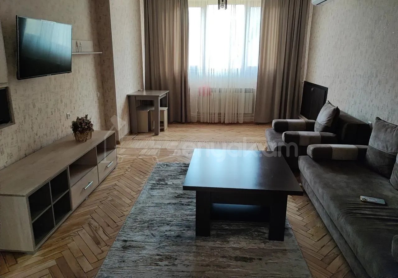 2 Սենյականոց Բնակարան Քարե Շենքում, 50քմ, 3/5 հարկ, Նորմալ Վիճակում, Կահավորված