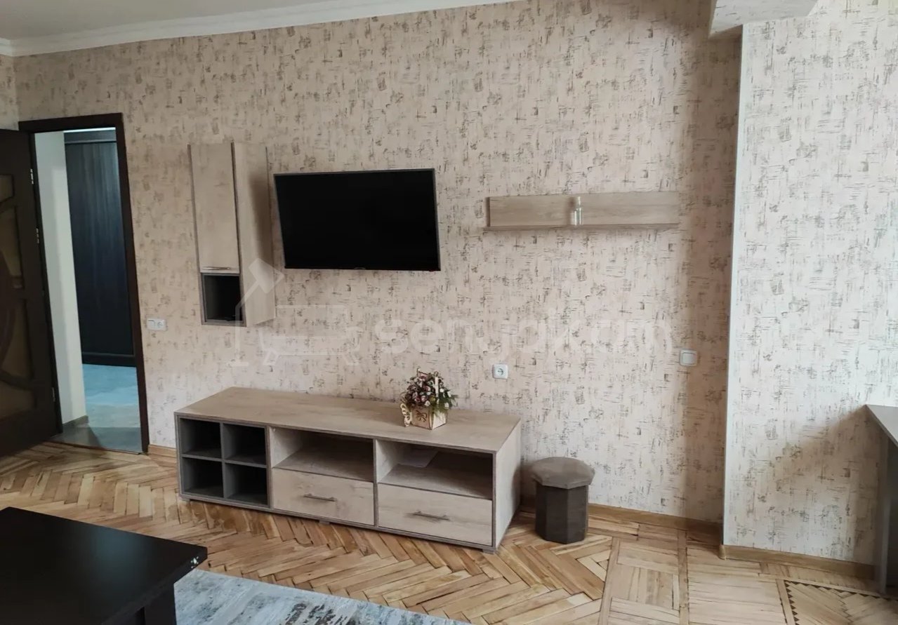 2 Սենյականոց Բնակարան Քարե Շենքում, 50քմ, 3/5 հարկ, Նորմալ Վիճակում, Կահավորված