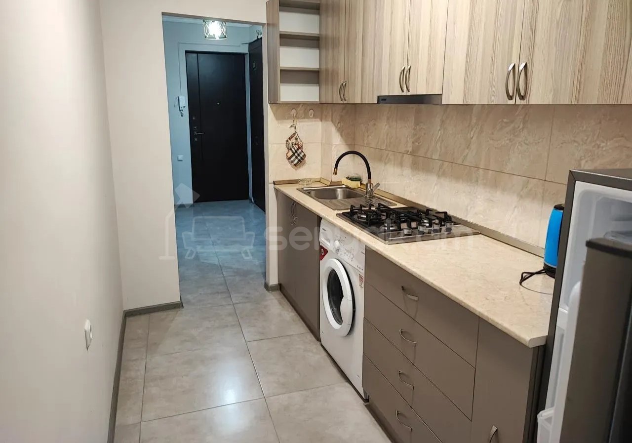 2 Սենյականոց Բնակարան Քարե Շենքում, 50քմ, 3/5 հարկ, Նորմալ Վիճակում, Կահավորված