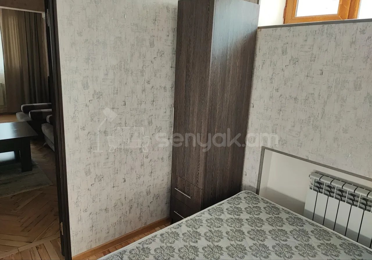 2 Սենյականոց Բնակարան Քարե Շենքում, 50քմ, 3/5 հարկ, Նորմալ Վիճակում, Կահավորված