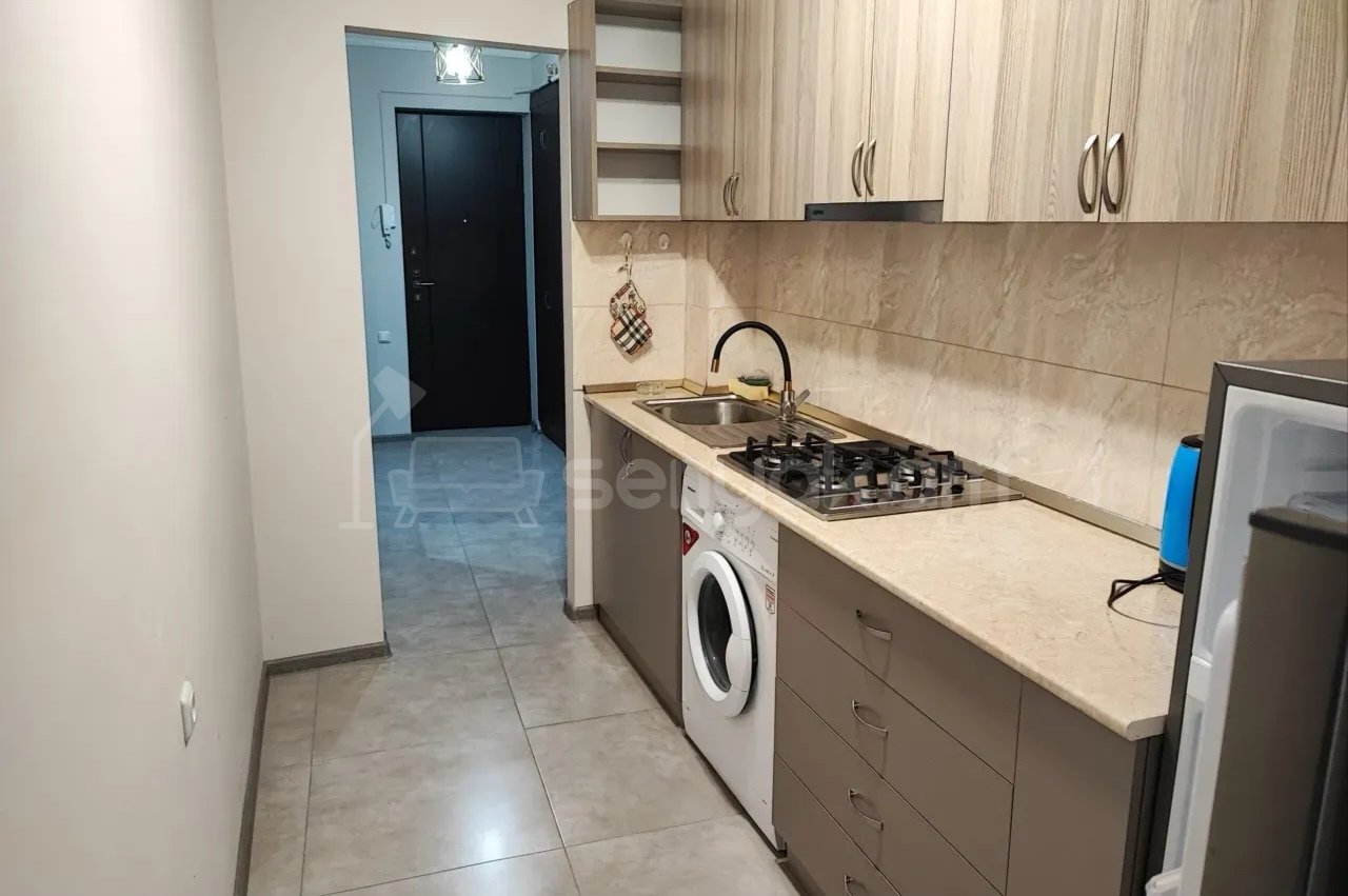 2 Սենյականոց Բնակարան Քարե Շենքում, 50քմ, 3/5 հարկ, Նորմալ Վիճակում, Կահավորված