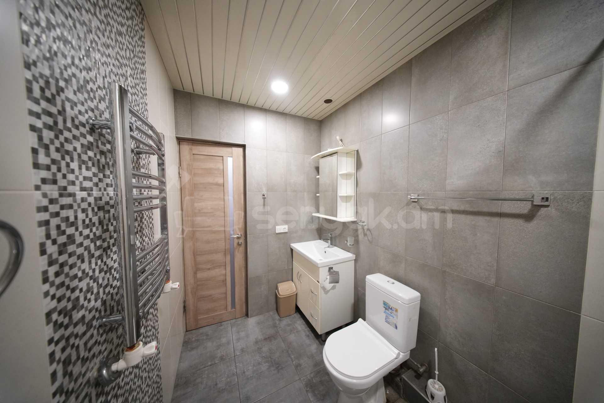 2 Սենյականոց Բնակարան Քարե Շենքում, 44քմ, 5/8 հարկ, Կապիտալ Վերանորոգված