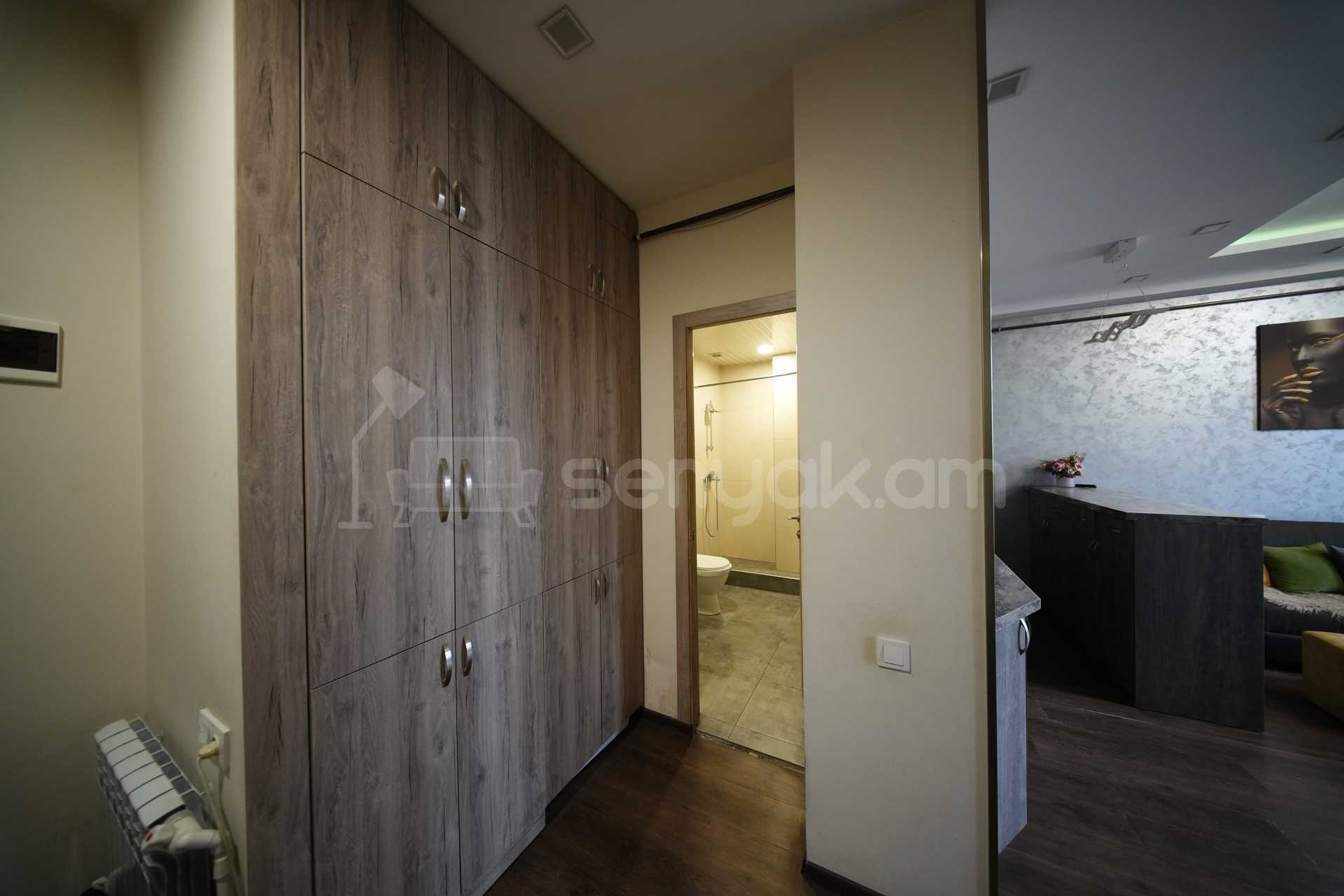 2 Սենյականոց Բնակարան Քարե Շենքում, 44քմ, 5/8 հարկ, Կապիտալ Վերանորոգված