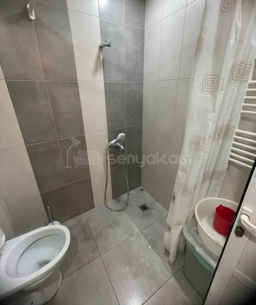 2 Սենյականոց Բնակարան Քարե Շենքում, 44քմ, 5/5 հարկ, Նորմալ Վիճակում, Կահավորված