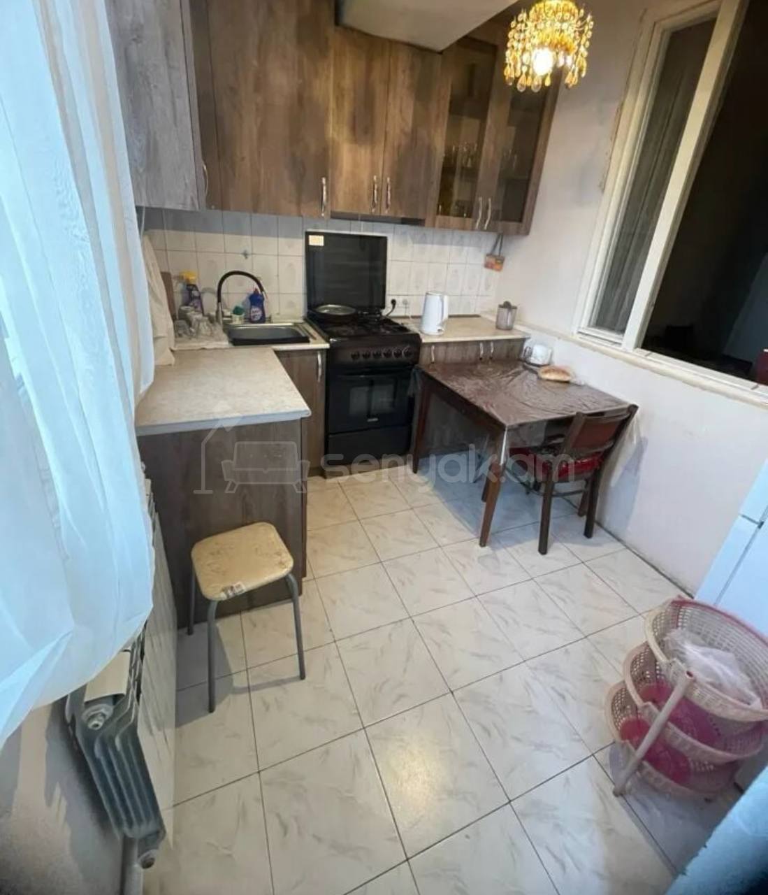 2 Սենյականոց Բնակարան Քարե Շենքում, 44քմ, 5/5 հարկ, Նորմալ Վիճակում, Կահավորված