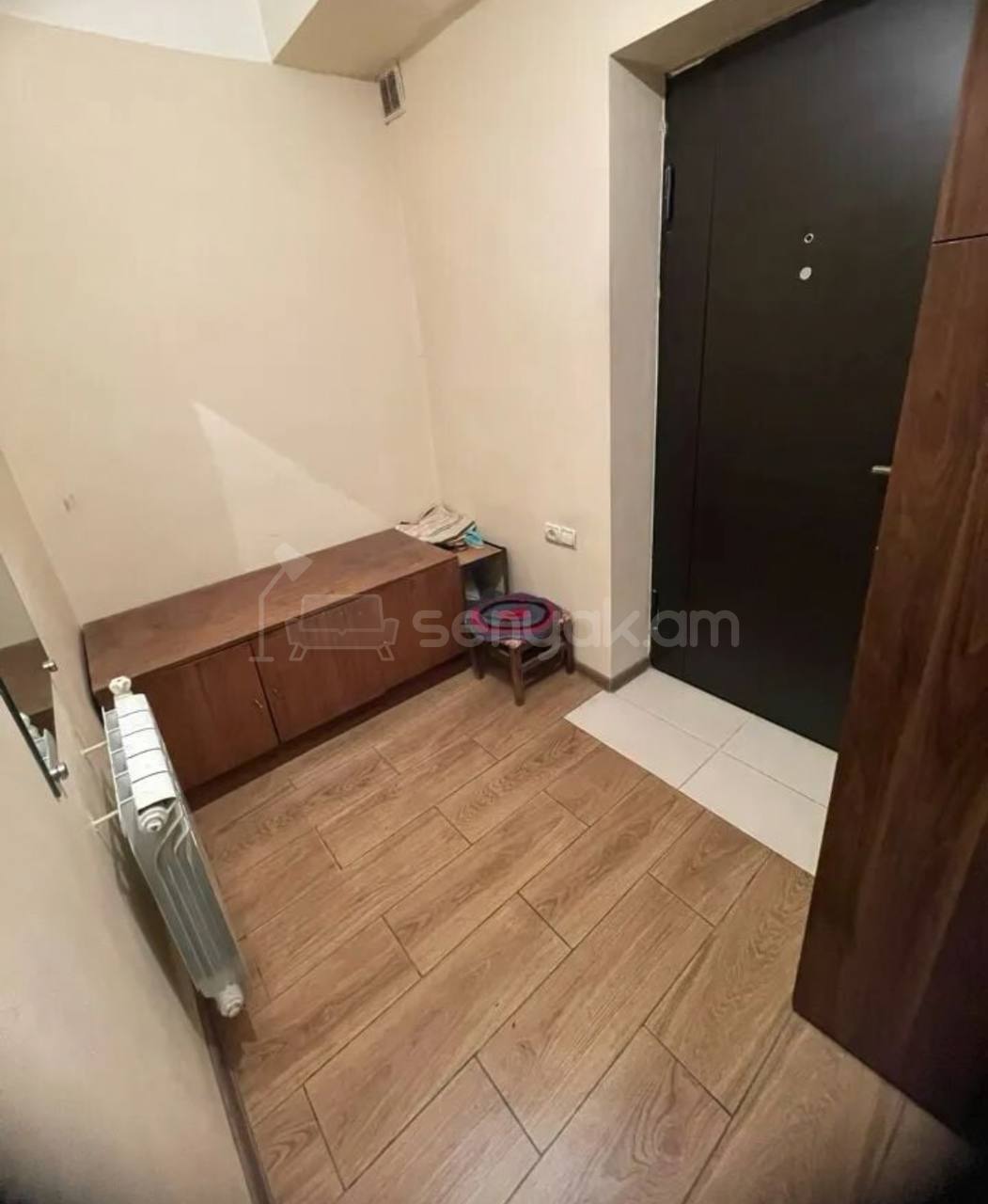 2 Սենյականոց Բնակարան Քարե Շենքում, 44քմ, 5/5 հարկ, Նորմալ Վիճակում, Կահավորված