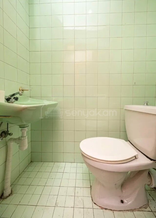 4 Սենյականոց Բնակարան, 82քմ, 3/9 հարկ, Նորմալ Վիճակում