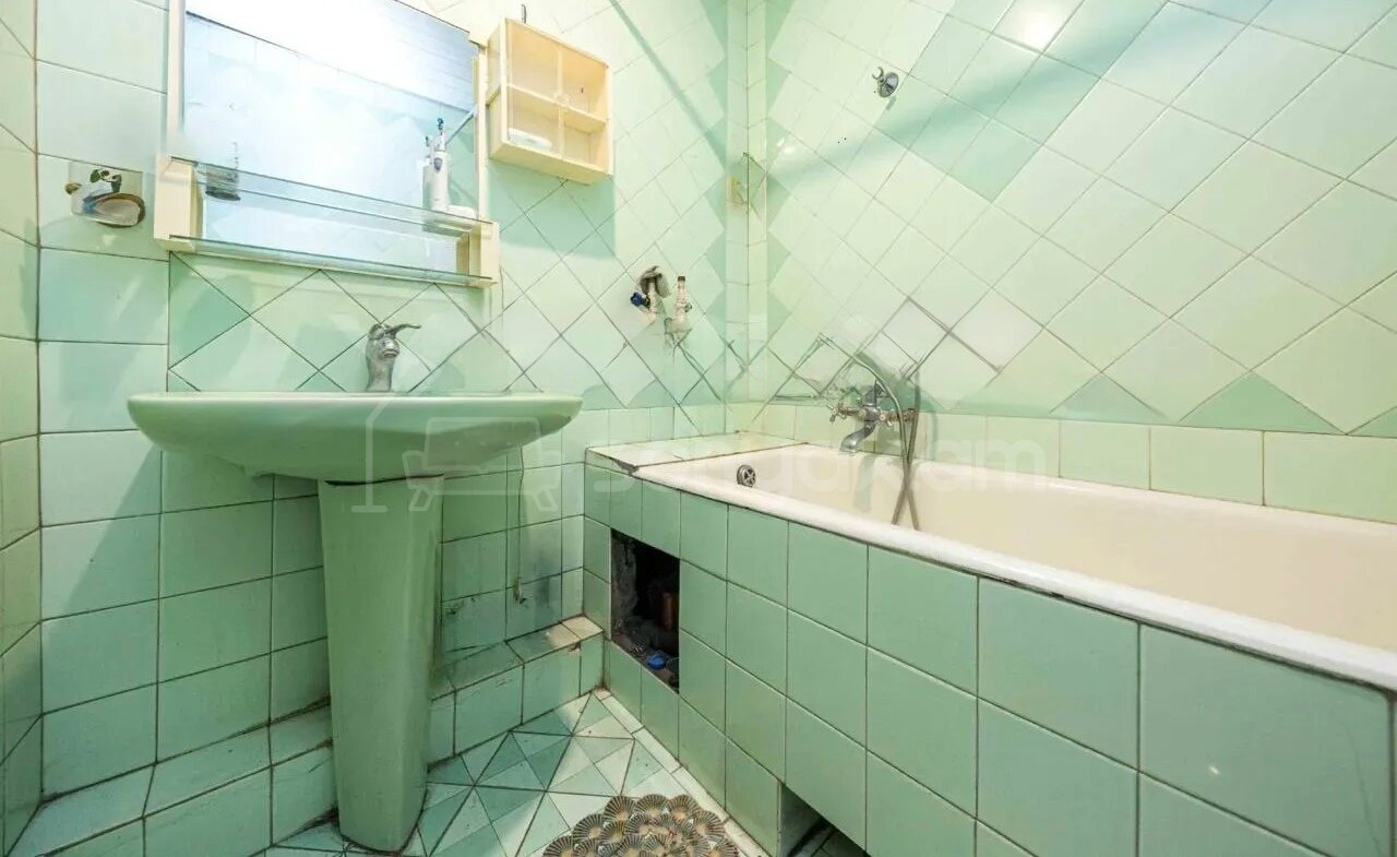 4 Սենյականոց Բնակարան, 82քմ, 3/9 հարկ, Նորմալ Վիճակում