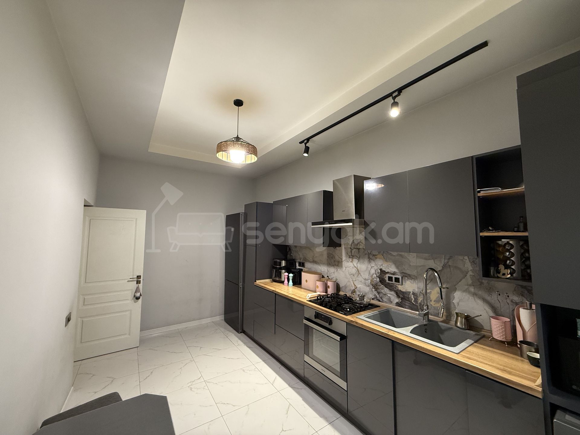 6 Սենյականոց Սեփական Տուն, 300քմ, Կապիտալ Վերանորոգված, Ավտոտնակով