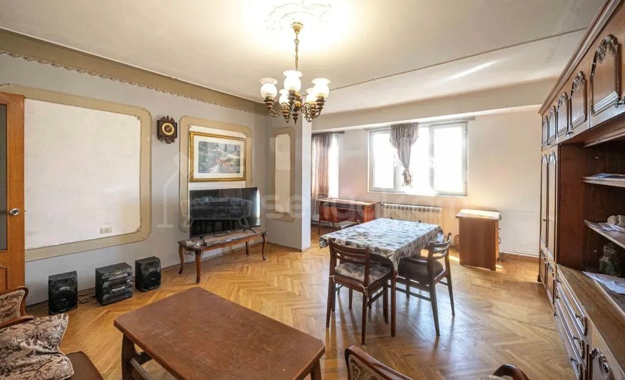 4 Սենյականոց Բնակարան, 82քմ, 3/9 հարկ, Նորմալ Վիճակում