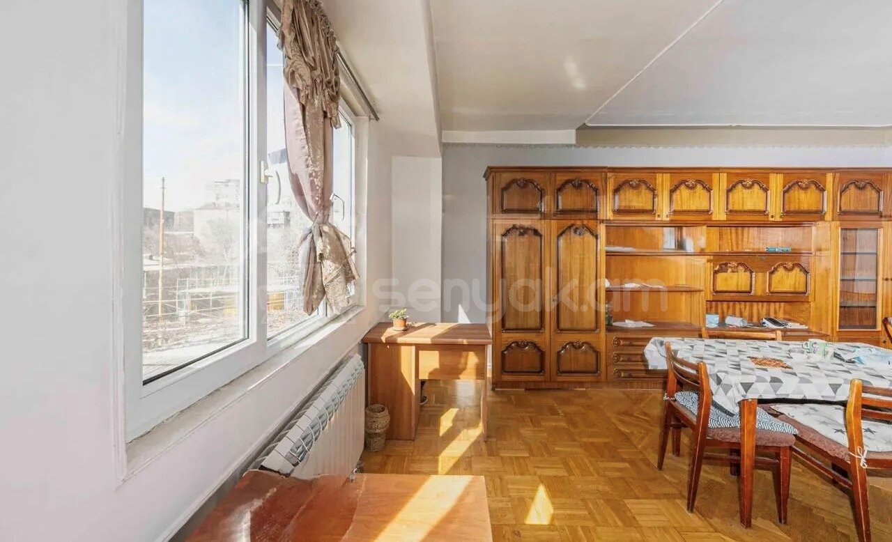 4 Սենյականոց Բնակարան, 82քմ, 3/9 հարկ, Նորմալ Վիճակում