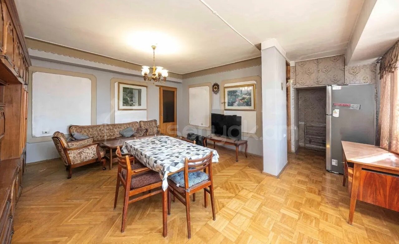 4 Սենյականոց Բնակարան, 82քմ, 3/9 հարկ, Նորմալ Վիճակում