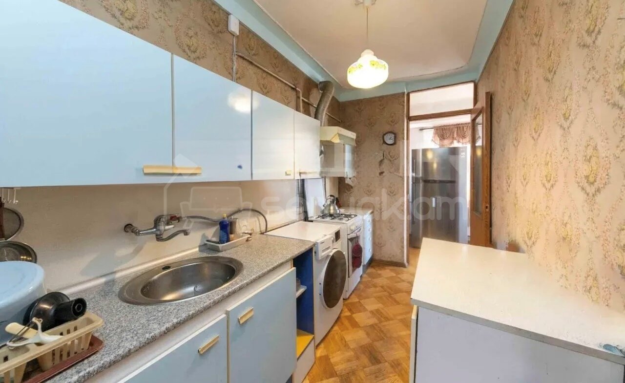 4 Սենյականոց Բնակարան, 82քմ, 3/9 հարկ, Նորմալ Վիճակում