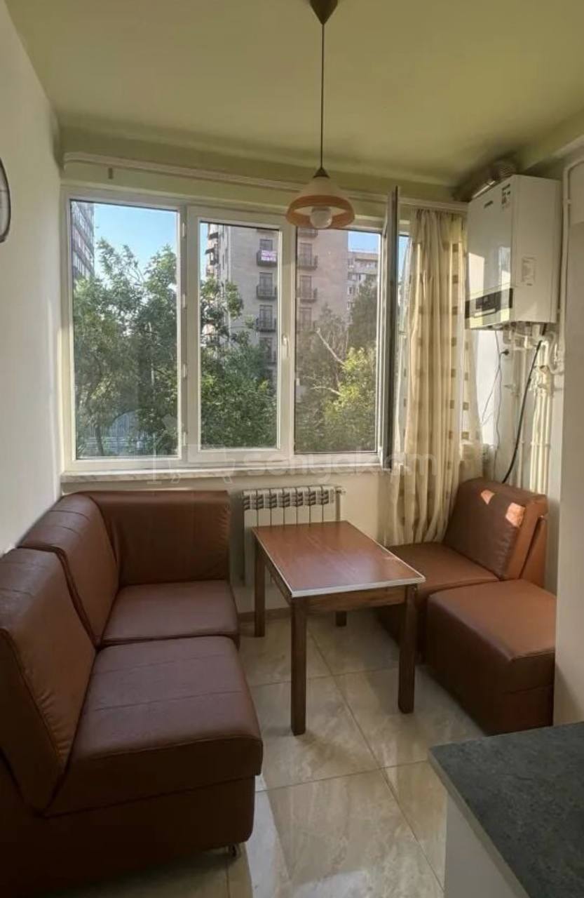 2 Սենյականոց Բնակարան Քարե Շենքում, 46քմ, 3/5 հարկ, Կապիտալ Վերանորոգված, Կահավորված