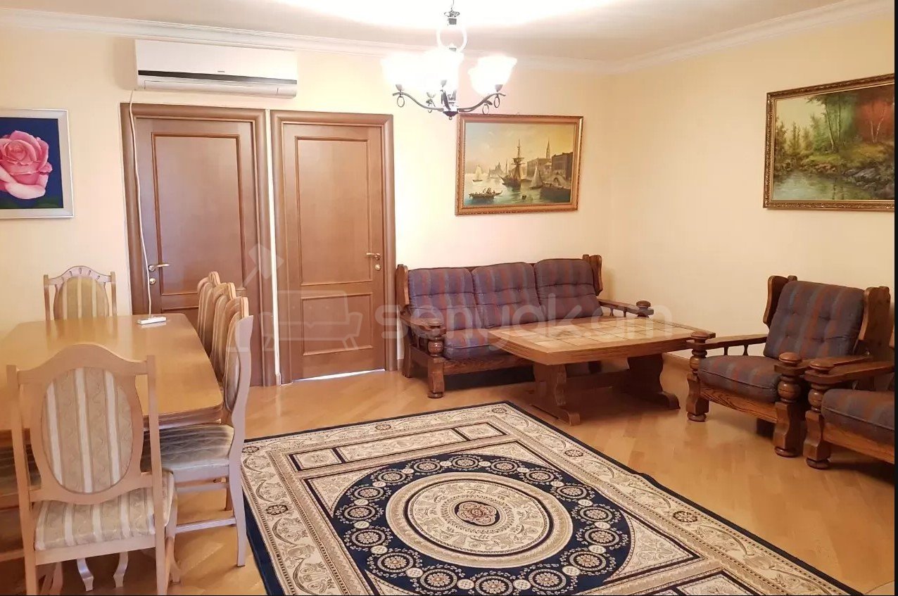 3 Սենյականոց Բնակարան Քարե Շենքում, 90քմ, 3/6 հարկ, Կապիտալ Վերանորոգված, Կահավորված