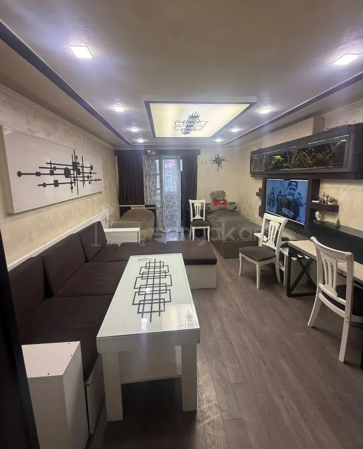 3 Սենյականոց Բնակարան Քարե Շենքում, 74քմ, 5/5 հարկ, Կապիտալ Վերանորոգված