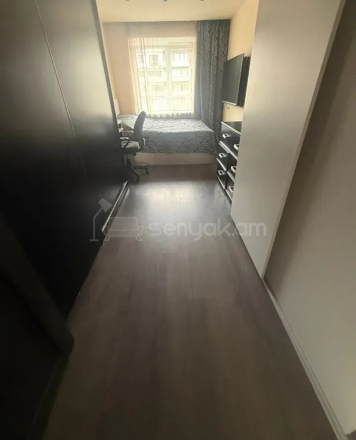 3 Սենյականոց Բնակարան Քարե Շենքում, 74քմ, 5/5 հարկ, Կապիտալ Վերանորոգված