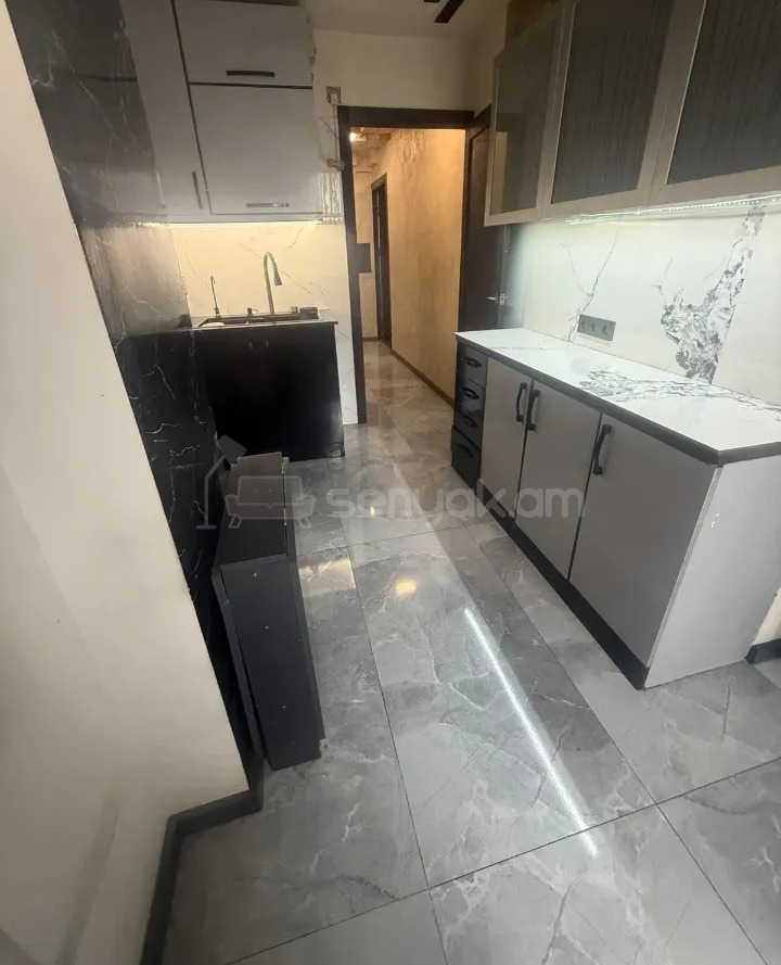 3 Սենյականոց Բնակարան Քարե Շենքում, 74քմ, 5/5 հարկ, Կապիտալ Վերանորոգված