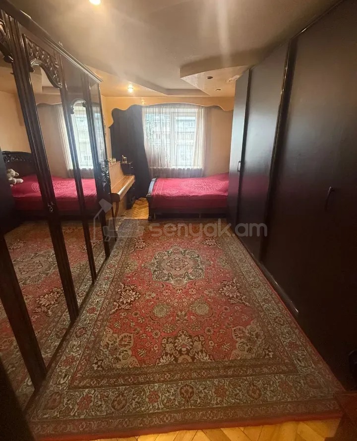 3 Սենյականոց Բնակարան Քարե Շենքում, 74քմ, 5/5 հարկ, Կապիտալ Վերանորոգված