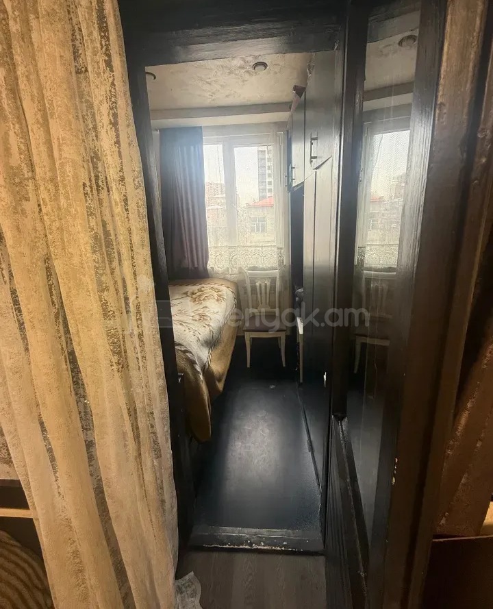 3 Սենյականոց Բնակարան Քարե Շենքում, 74քմ, 5/5 հարկ, Կապիտալ Վերանորոգված