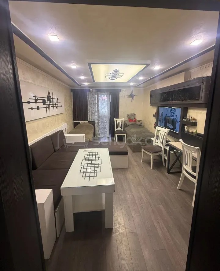 3 Սենյականոց Բնակարան Քարե Շենքում, 74քմ, 5/5 հարկ, Կապիտալ Վերանորոգված