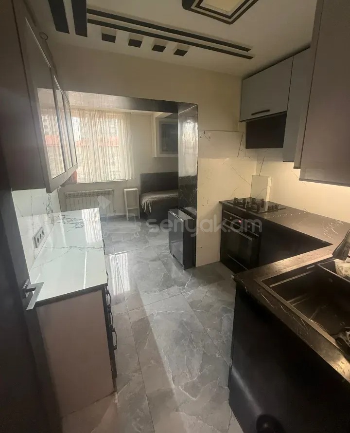 3 Սենյականոց Բնակարան Քարե Շենքում, 74քմ, 5/5 հարկ, Կապիտալ Վերանորոգված