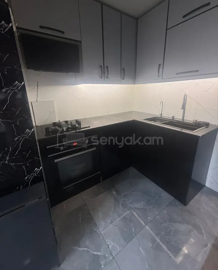 3 Սենյականոց Բնակարան Քարե Շենքում, 74քմ, 5/5 հարկ, Կապիտալ Վերանորոգված