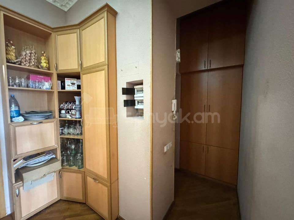 3 Սենյականոց Բնակարան Քարե Շենքում, 78քմ, 4/5 հարկ, Նորմալ Վիճակում