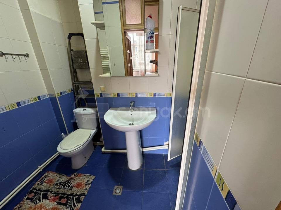 3 Սենյականոց Բնակարան Քարե Շենքում, 78քմ, 4/5 հարկ, Նորմալ Վիճակում