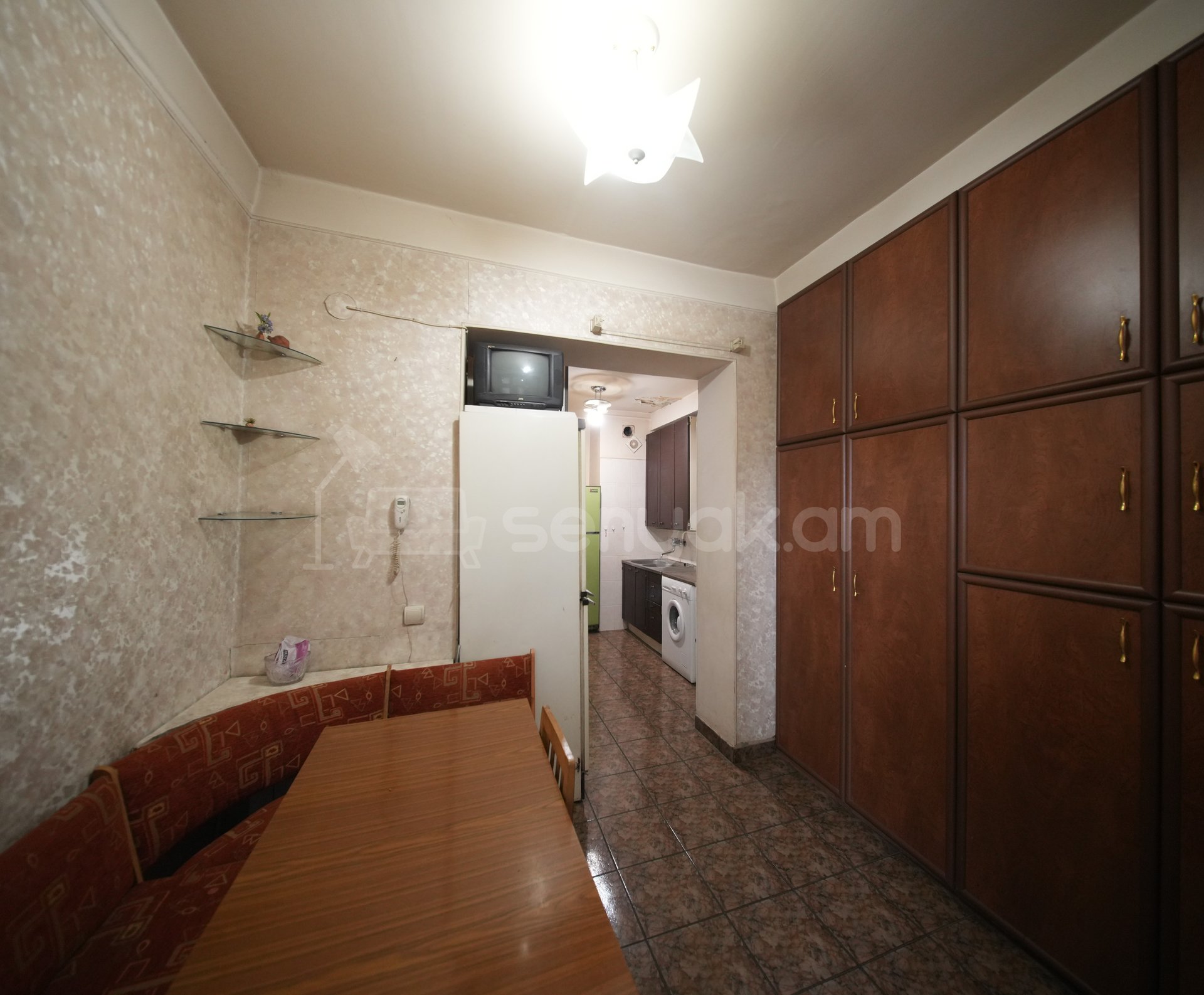 3 Սենյականոց Բնակարան Քարե Շենքում, 81քմ, 4/5 հարկ, Կապիտալ Վերանորոգված