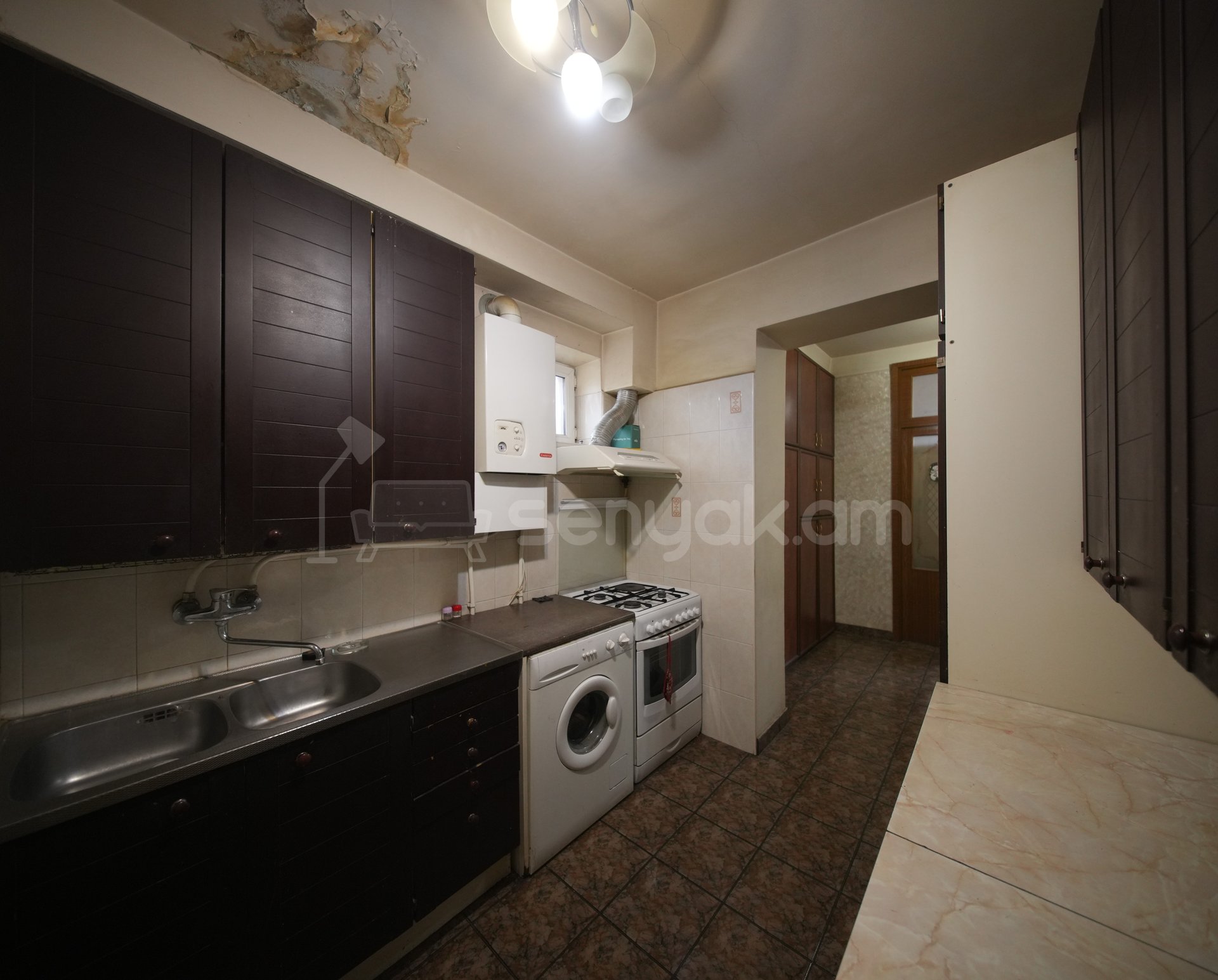 3 Սենյականոց Բնակարան Քարե Շենքում, 81քմ, 4/5 հարկ, Կապիտալ Վերանորոգված