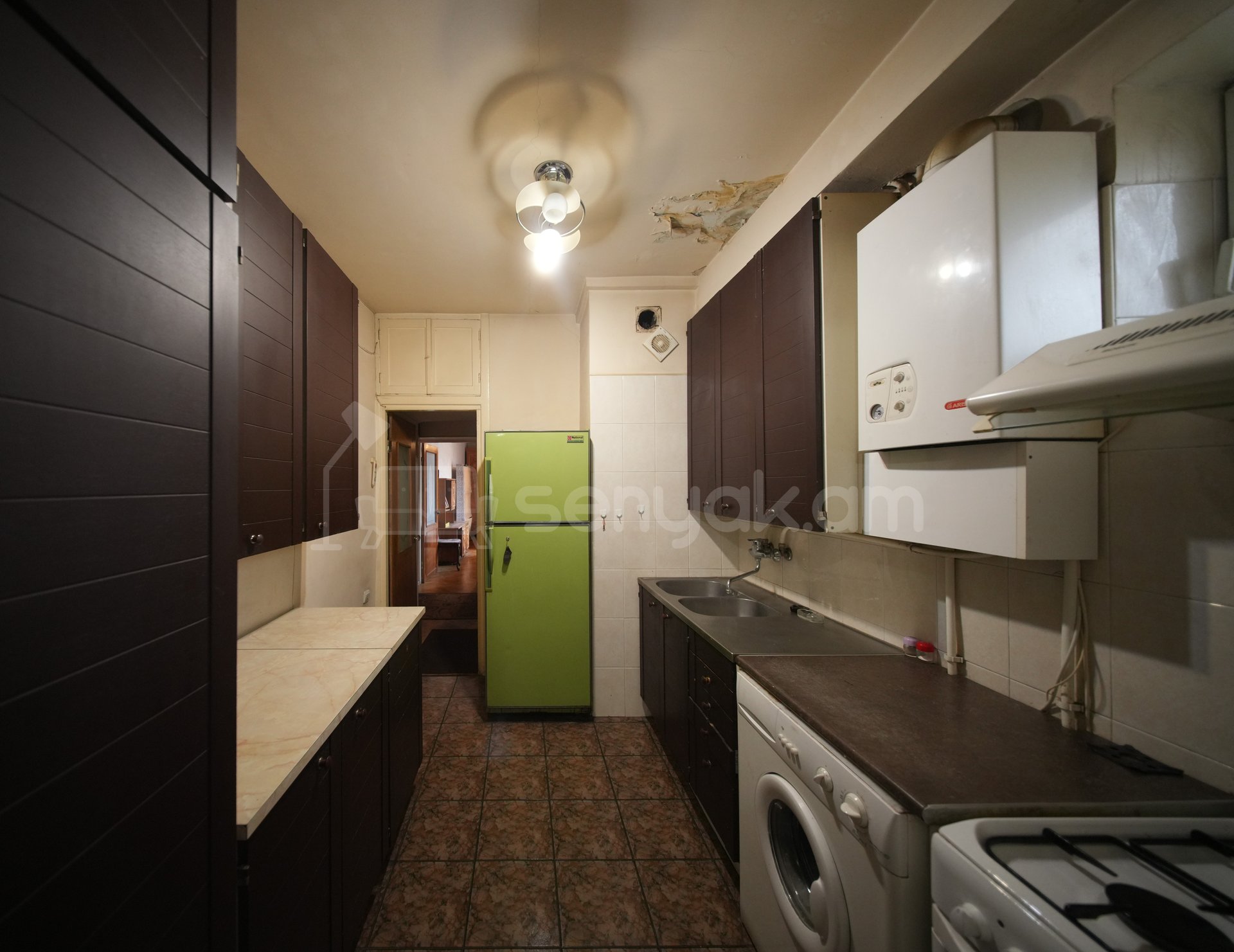 3 Սենյականոց Բնակարան Քարե Շենքում, 81քմ, 4/5 հարկ, Կապիտալ Վերանորոգված