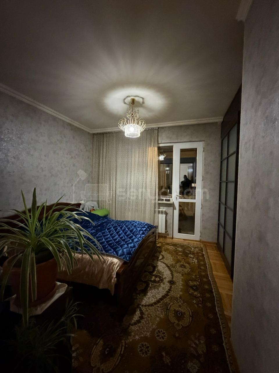 3 Սենյականոց Բնակարան Քարե Շենքում, 100քմ, 4/6 հարկ, Նորմալ Վիճակում