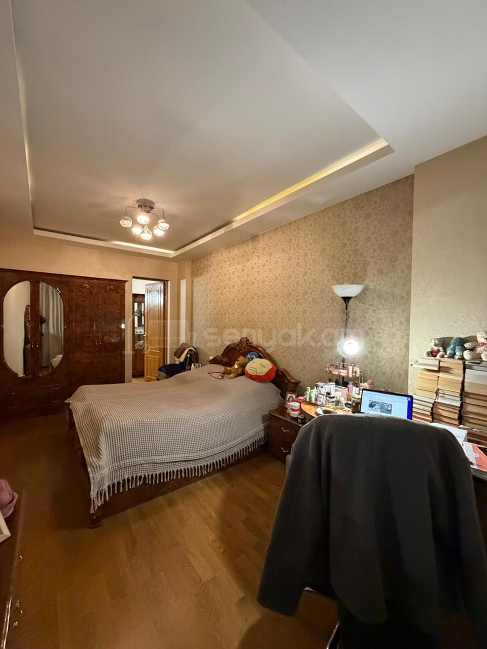 3 Սենյականոց Բնակարան Քարե Շենքում, 100քմ, 4/6 հարկ, Նորմալ Վիճակում